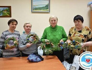 Новини - Підопічні Фонду робили новорічні композиції із хвої | Фонд Інна - Благодійний фонд допомоги онкохворим