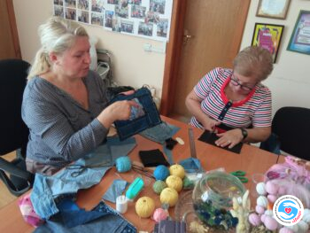 News - Art therapy: making kitchen mitts | Inna Foundation