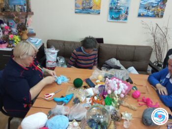 Новости - Арт-терапия: делаем  игрушки из ниток | Фонд Инна