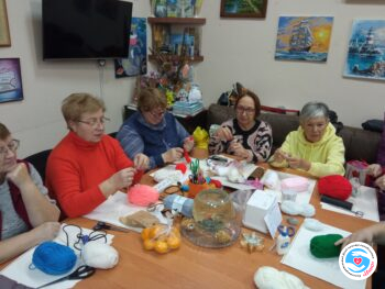Новини - Арт-терапія: робимо новорічні іграшки з ниток | Фонд Інна