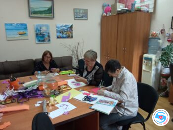 News - Continuing to work with foamiran. Art therapy in the office of the Foundation | Inna Foundation