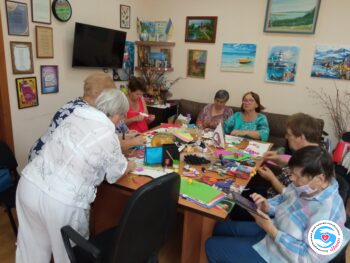 News - Working with foamiran is useful and enjoyable. Art therapy session | Inna Foundation