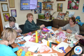 Новини - Арт-терапія: ляльки-сувеніри з простого матеріалу | Фонд Інна