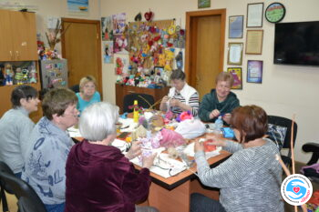 Новини - Арт-терапія: ляльки-сувеніри з простого матеріалу | Фонд Інна