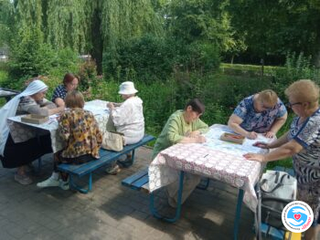 Новини - Арт-терапія. Антистресові розмальовки на природі | Фонд Інна