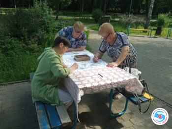 Новини - Арт-терапія. Антистресові розмальовки на природі | Фонд Інна