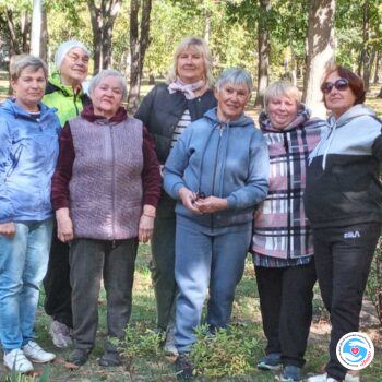 Новости - Ухаживаем за нашей клумбой. Лучший способ отдохнуть! | Фонд Инна - Благотворительный фонд помощи онкобольным