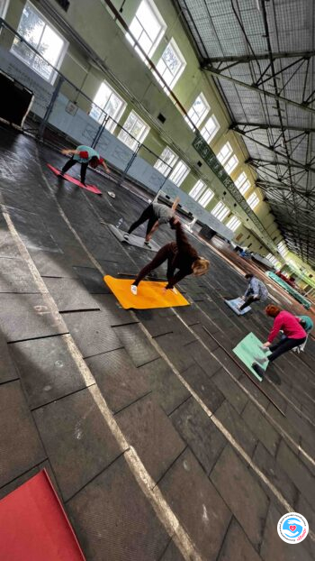 Новини - Йога з Оксаною Романюк. Продовжуємо займатися | Фонд Інна