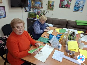 Новости - Арт-терапия: делаем новогодние игрушки и открытки | Фонд Инна