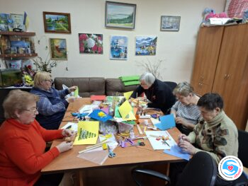 Новости - Арт-терапия: делаем новогодние игрушки и открытки | Фонд Инна